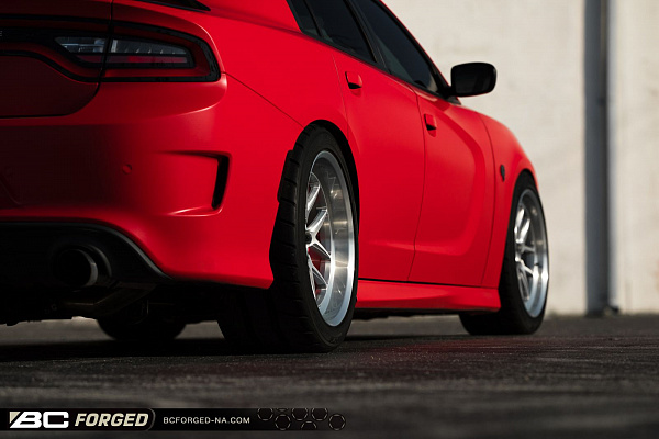 Фото дисков BC Forged LE52 // MLE52 Глянцевый лак на Dodge Charger VII