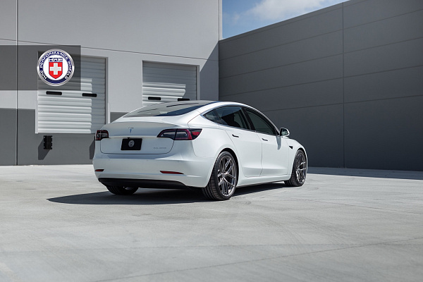 Фото дисков HRE P101SC Сатиновый темный лак на Tesla Model 3