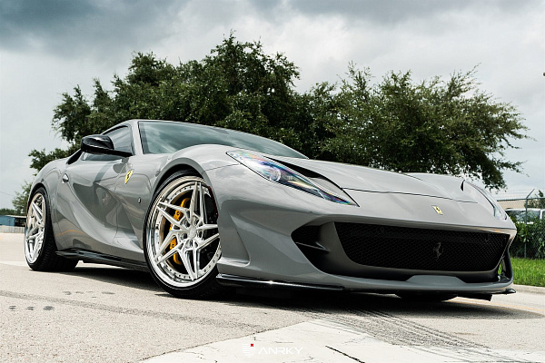 Фото дисков Anrky S3-X3 Глянцевый лак на Ferrari 812