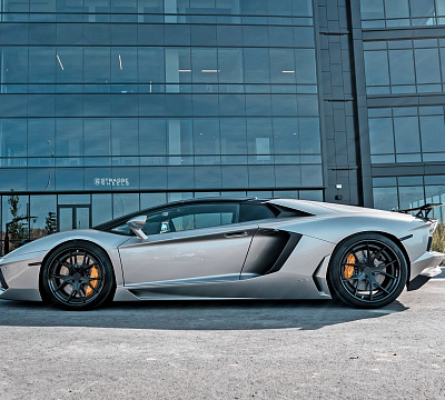 Фото дисков Strasse Wheels SM5R Deep Concave FS на Lamborghini Aventador