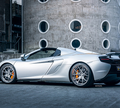 Фото дисков Strasse Wheels SM5R Deep Concave FS на McLaren 650S