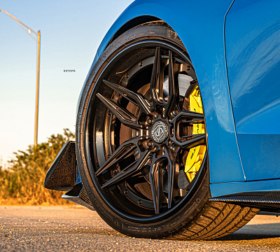 Фото дисков Strasse Wheels SV4-RS Deep Concave FS на Chevrolet Corvette C8