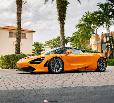 Фото дисков HRE S201 на McLaren 720S
