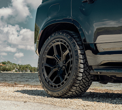 Фото дисков Vossen UV-X на Land Rover Defender II