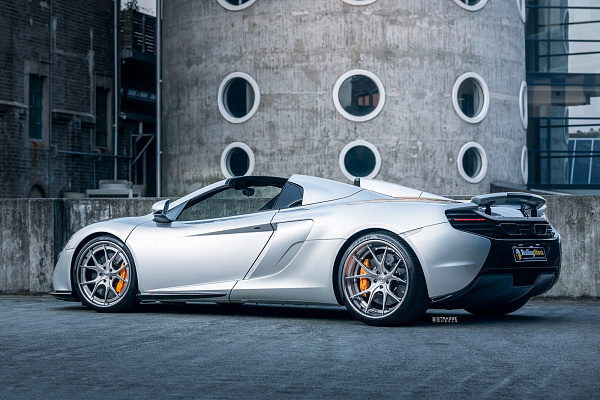 Фото дисков Strasse Wheels SM5R Deep Concave FS Сатиновый тонированный лак на McLaren 650S