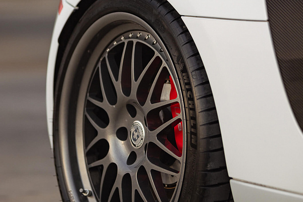 Фото дисков HRE 540 Глянцевый графит на Audi R8 (Typ 42)