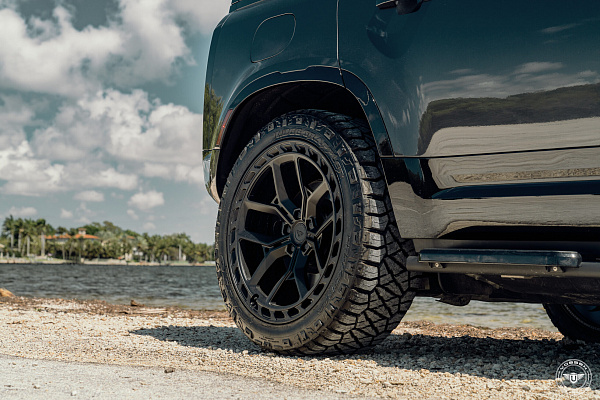 Фото дисков Vossen UV-X Черный сатин на Land Rover Defender II