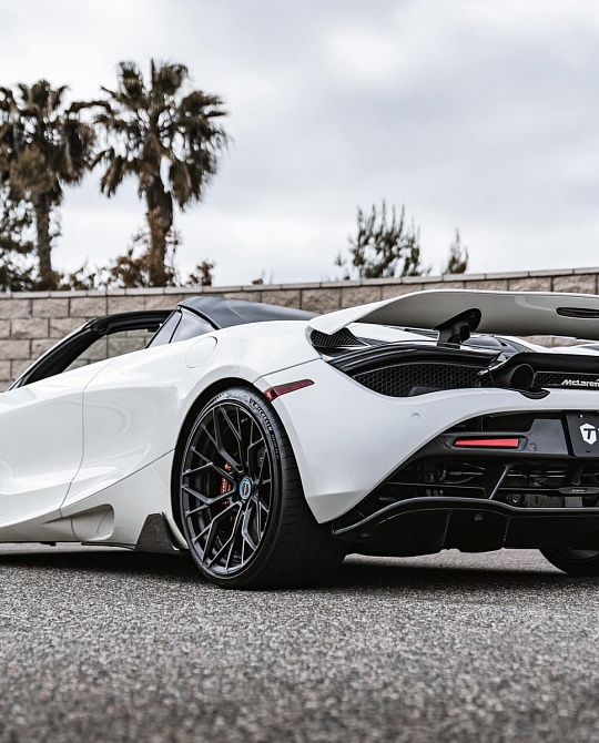 Фото дисков PF10 Черный сатин на McLaren 720S