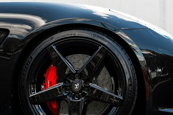 Фото дисков Anrky RS5.1 Черный глянец на Ferrari GTC4Lusso
