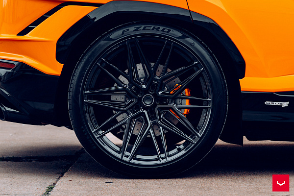 Фото дисков Vossen HF-7 Черный глянец на Lamborghini Urus