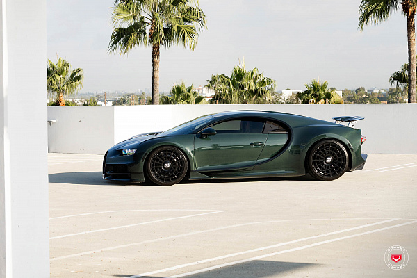 Фото дисков Vossen LC3-12 Черный глянец на Bugatti Chiron