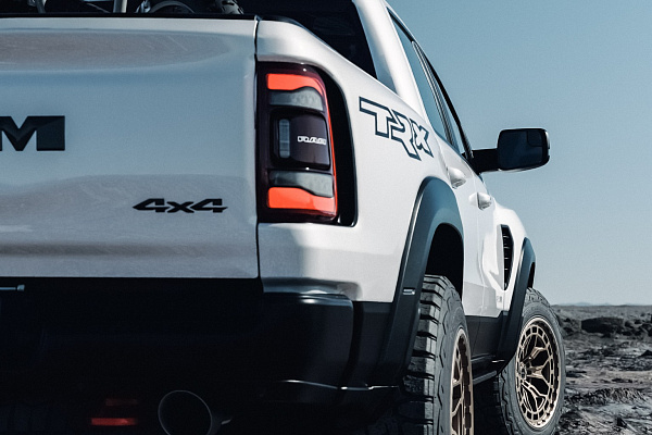 Фото дисков Brixton Forged BX02-M Сатиновая бронза на Ram 1500 V