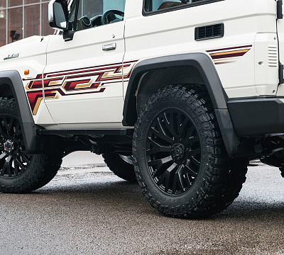 Фото дисков Kahn G22 DC на Toyota Land Cruiser 70