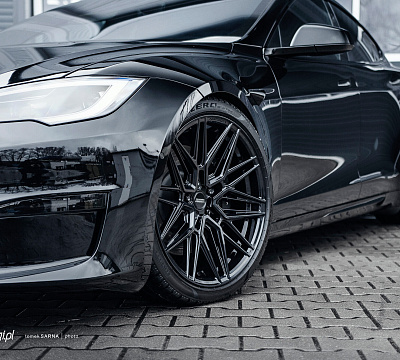 Фото дисков Vossen HF-7 на Tesla Model S