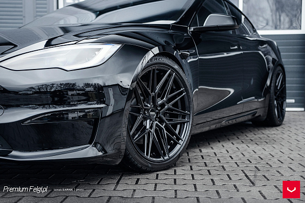 Фото дисков Vossen HF-7 Черный глянец на Tesla Model S