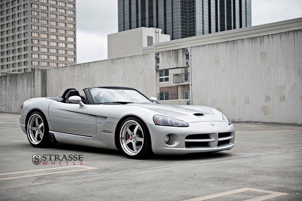Фото дисков Strasse Wheels S5 Performance Глянцевый лак на Dodge Viper