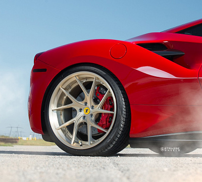Фото дисков Strasse Wheels SM5RT Deep Concave FS на Ferrari 488