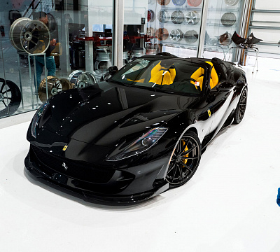 Фото дисков 1886 Wheels G010 на Ferrari 812