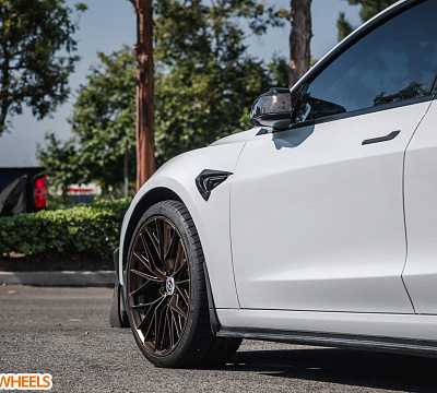 Фото дисков HRE FF28 на Tesla Model 3