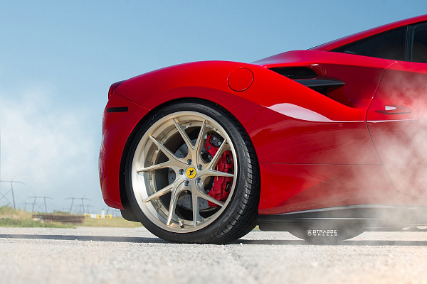 Фото дисков Strasse Wheels SM5RT Deep Concave FS Сатиновая шампань на Ferrari 488