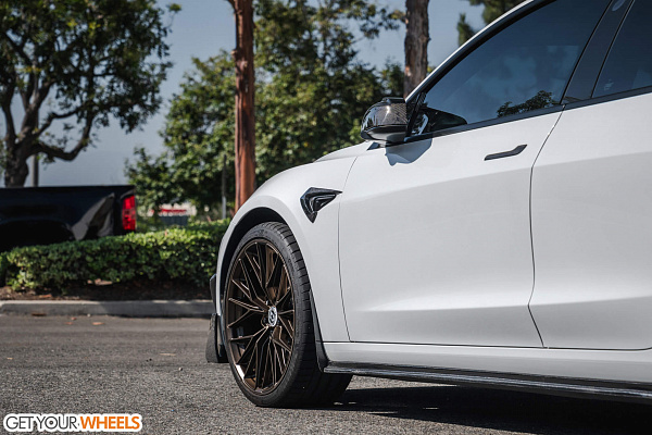 Фото дисков HRE FF28 Глянцевая темная медь на Tesla Model 3