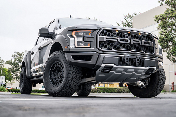 Фото дисков Black Rhino CHAMBER Черный сатин на Ford F-150 XIII