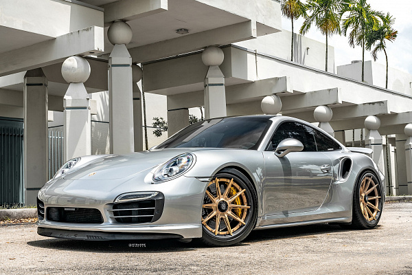 Фото дисков Strasse Wheels SV10-RS Performance Сатиновое золото на Porsche 911 VII