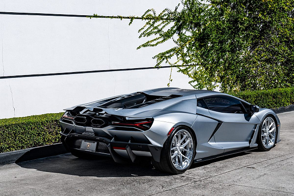 Фото дисков Anrky XR-301 Глянцевый лак на Lamborghini Revuelto
