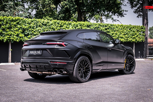 Фото дисков Anrky AN10 Черный глянец на Lamborghini Urus