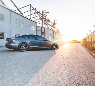 Фото дисков Vossen VFS-1 на Tesla Model S