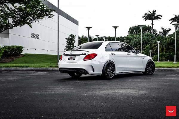 Фото дисков Vossen VFS-2 Черный глянец на Mercedes-Benz C-Class (W205)