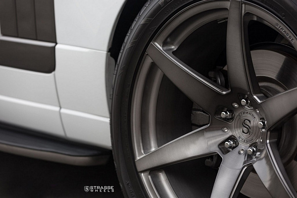 Фото дисков Strasse Wheels S6 Deep Concave Monoblock Сатиновый темный лак на Range Rover IV