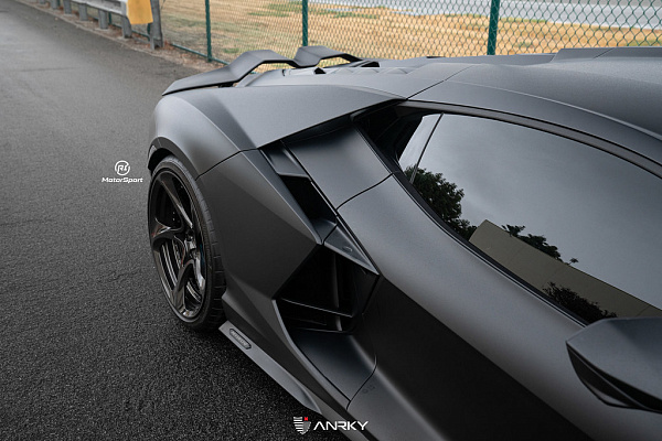 Фото дисков Anrky XR-205 Черный глянец на Lamborghini Revuelto