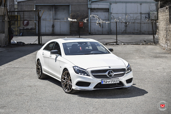 Фото дисков Vossen M-X3 Глянцевая шампань на Mercedes-Benz CLS (C218)