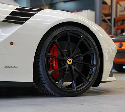 Фото дисков HRE P204 на Ferrari F12