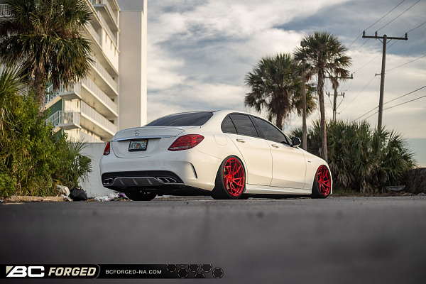 Фото дисков BC Forged HCA222 Красный глянец на Mercedes-Benz C-Class (W205)