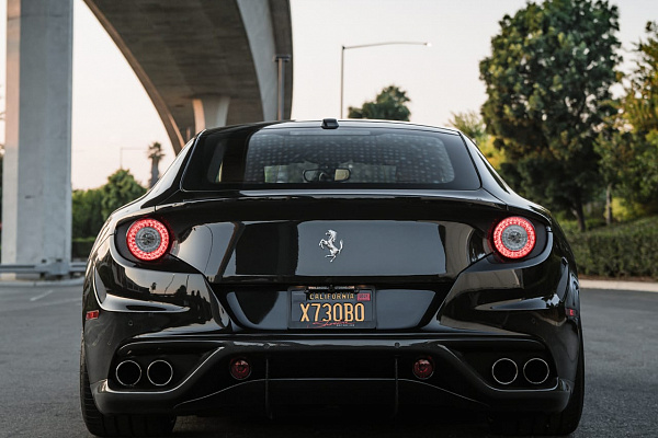 Фото дисков Brixton Forged HS1 Сатиновое темное золото на Ferrari FF