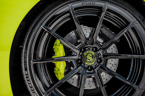 Фото дисков Strasse Wheels SV10 Deep Concave Duoblock Черный глянец на Maserati MC20
