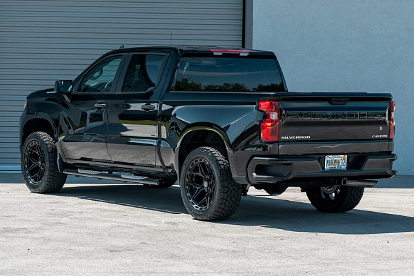 Фото дисков 4PLAY 4P55 Черный глянец на Chevrolet Silverado IV