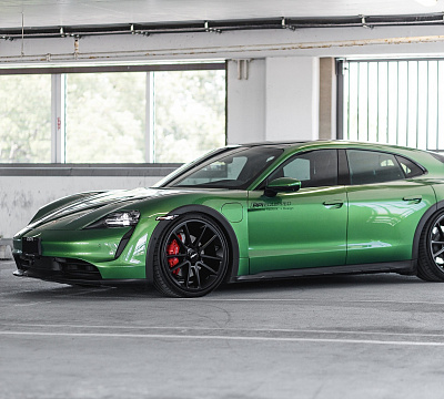 Фото дисков Rotiform BTL на Porsche Taycan I