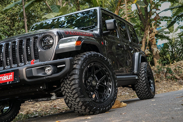 Фото дисков 4PLAY 4P55 Черный глянец на Jeep Wrangler IV (JL)