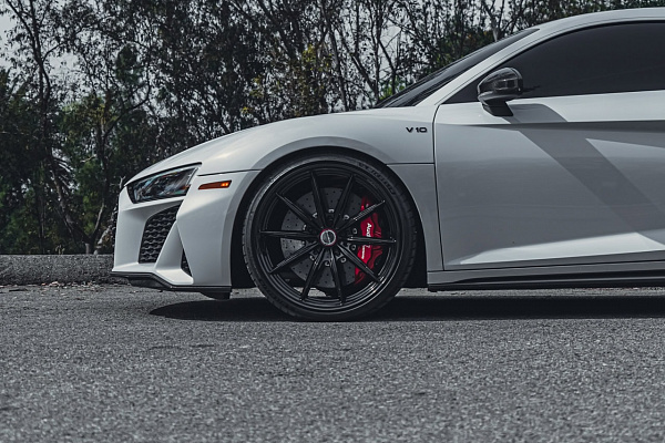 Фото дисков Brixton Forged FDE11 Черный глянец на Audi R8 (4S)