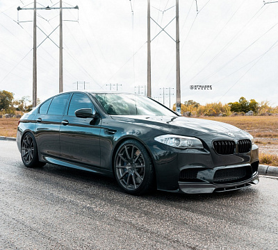 Фото дисков Strasse Wheels R10 Deep Concave Monoblock на BMW 5/M5 (F10)