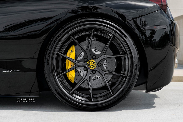 Фото дисков Strasse Wheels SM5R Deep Concave FS Другой цвет на Ferrari 458