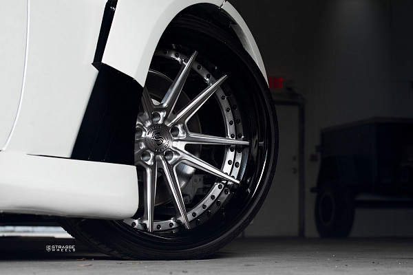 Фото дисков Strasse Wheels SV1 Deep Concave FS Глянцевый лак на Lexus LC 500