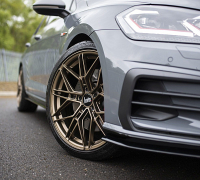 Фото дисков Bola FLV на Volkswagen Golf VII