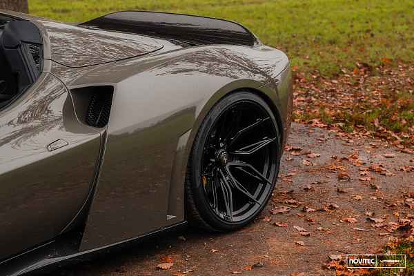 Фото дисков NOVITEC NF11 Черный глянец на Ferrari 296