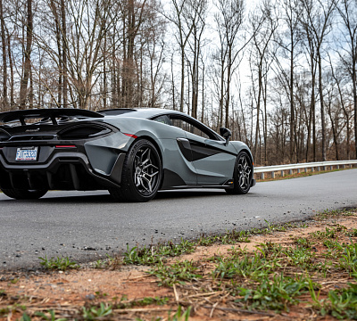 Фото дисков Brixton Forged PF9 на McLaren 600