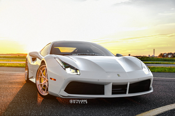Фото дисков Strasse Wheels SM5R Deep Concave FS Сатиновая темная медь на Ferrari 488