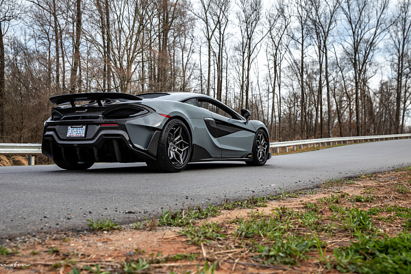 Фото дисков Brixton Forged PF9 Сатиновый графит на McLaren 600